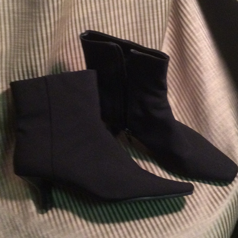 Dim the Lights…Black size 7 neoprene zipper booties.